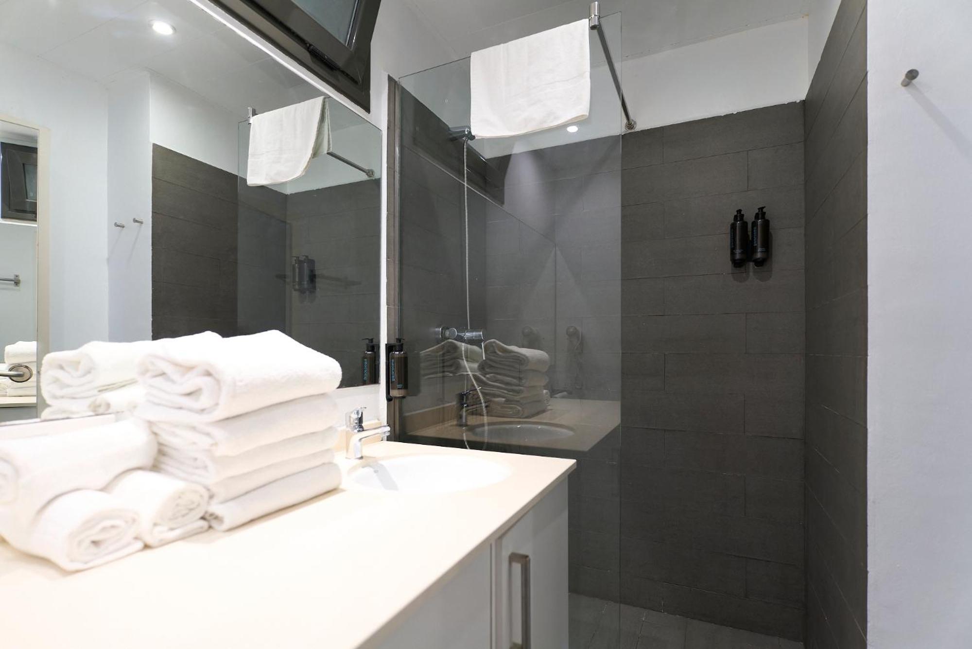 Fira Apartments By Gaiarooms — Photos 1